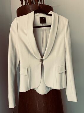 Pinko Single Breasted Jacket Style Structured in A Minimal Silhouette-